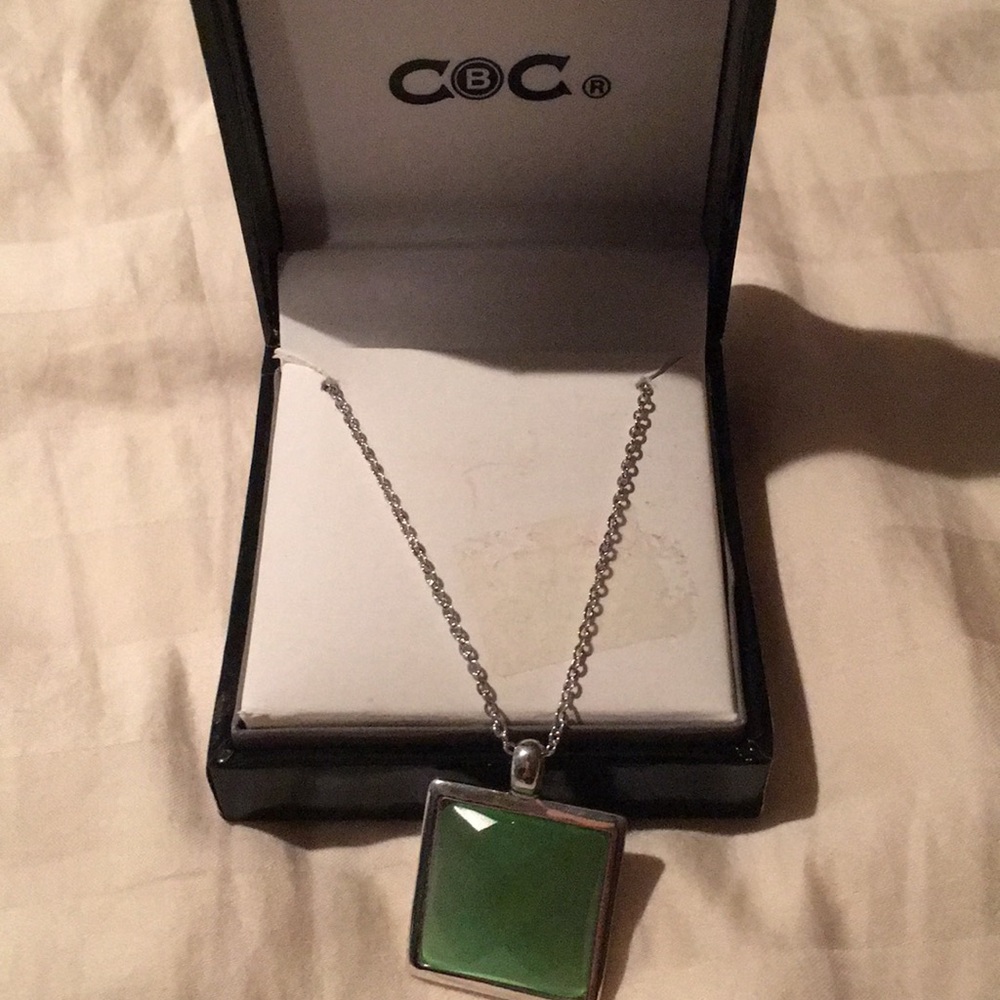 Emerald colored hanging pendant necklace